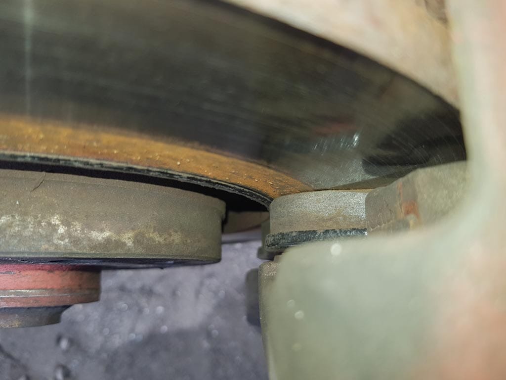 Прилегание новой тормозной колодки с старому тормозному диску 