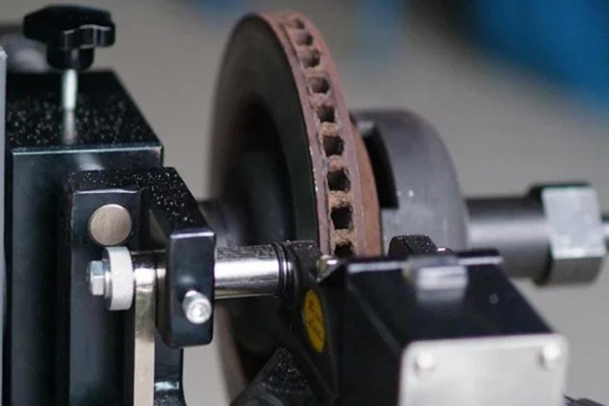 Специализированные станки для проточки тормозных дисков: как они работают